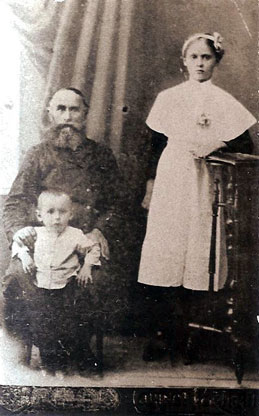 Ігнат Абрамовіч з сынам і дачкой, 1891 г.